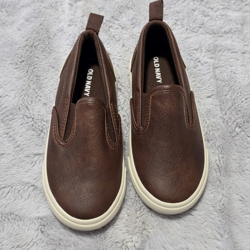 Old Navy Boys Slip On Shoes Size 8